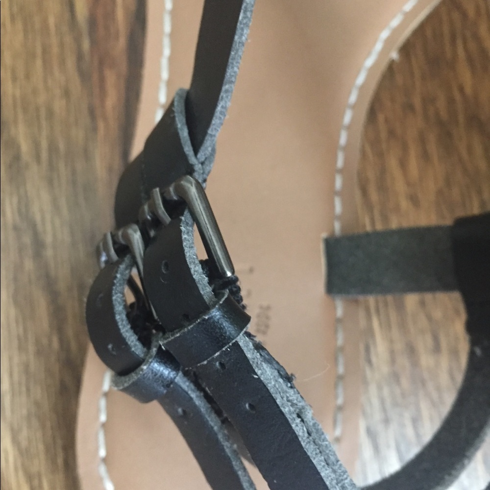 Black simple sandals